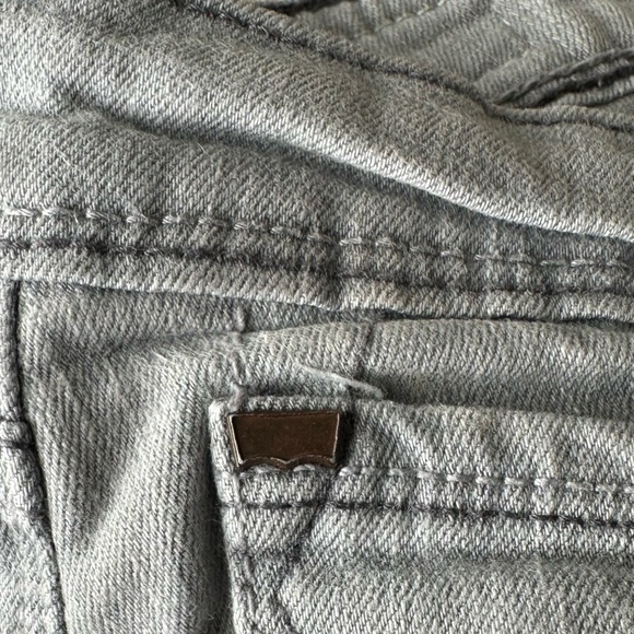 Levi’s Low Rise Skinny Bold Curve Light Gray Denim Jeans - Picture 9 of 9